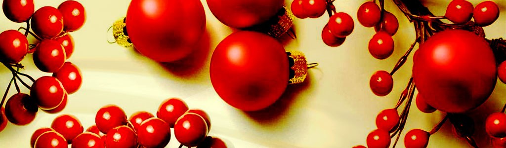 christmas-red-balls-and-ornaments-web-header